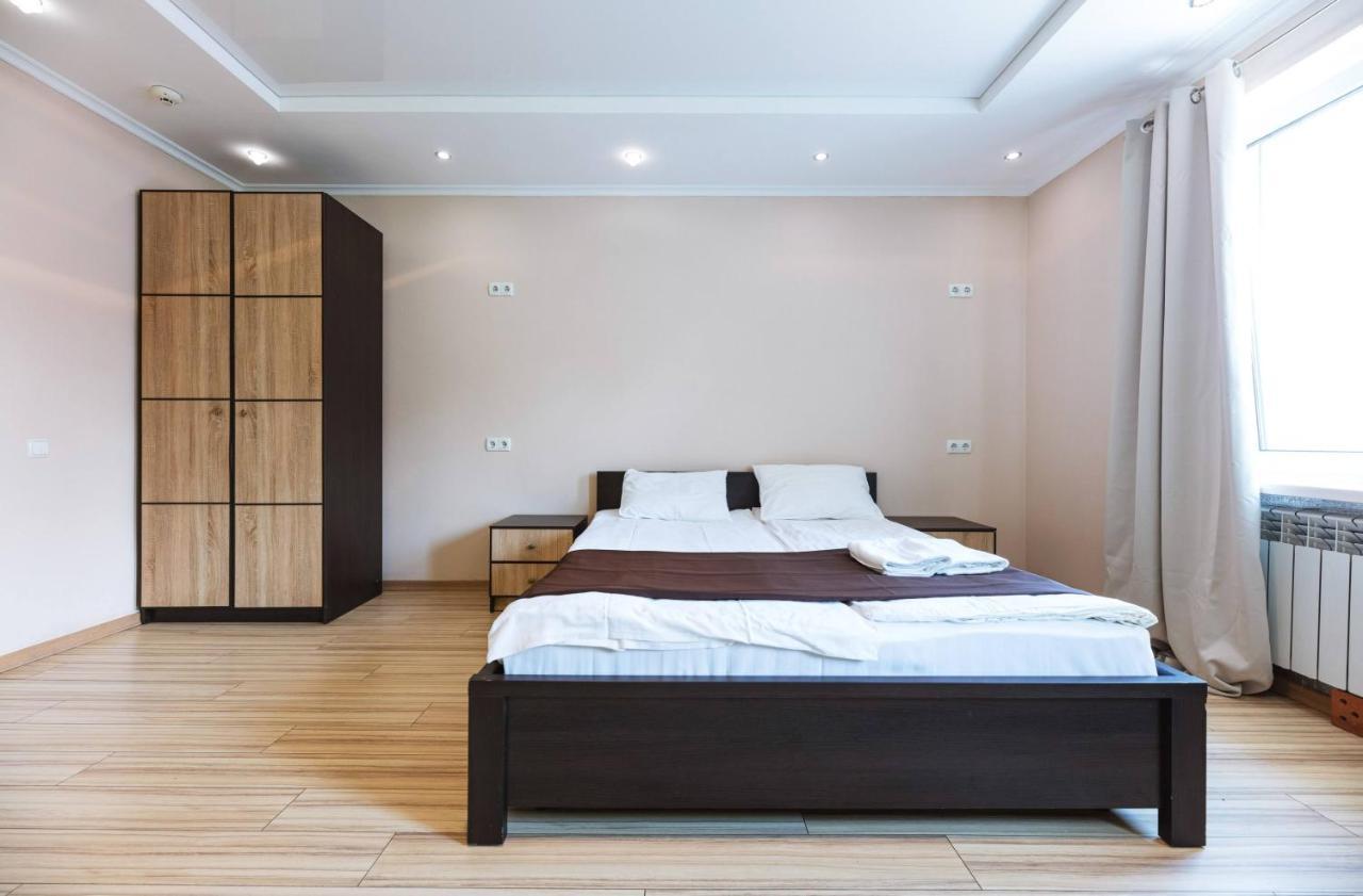 Guest House "Golden Gate 911 " Kyiv Exterior foto