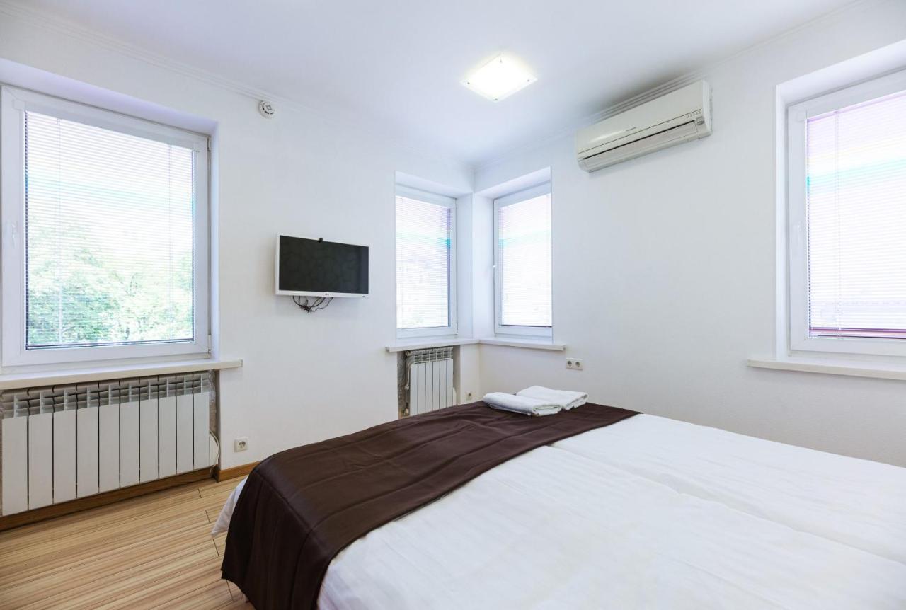 Guest House "Golden Gate 911 " Kyiv Exterior foto