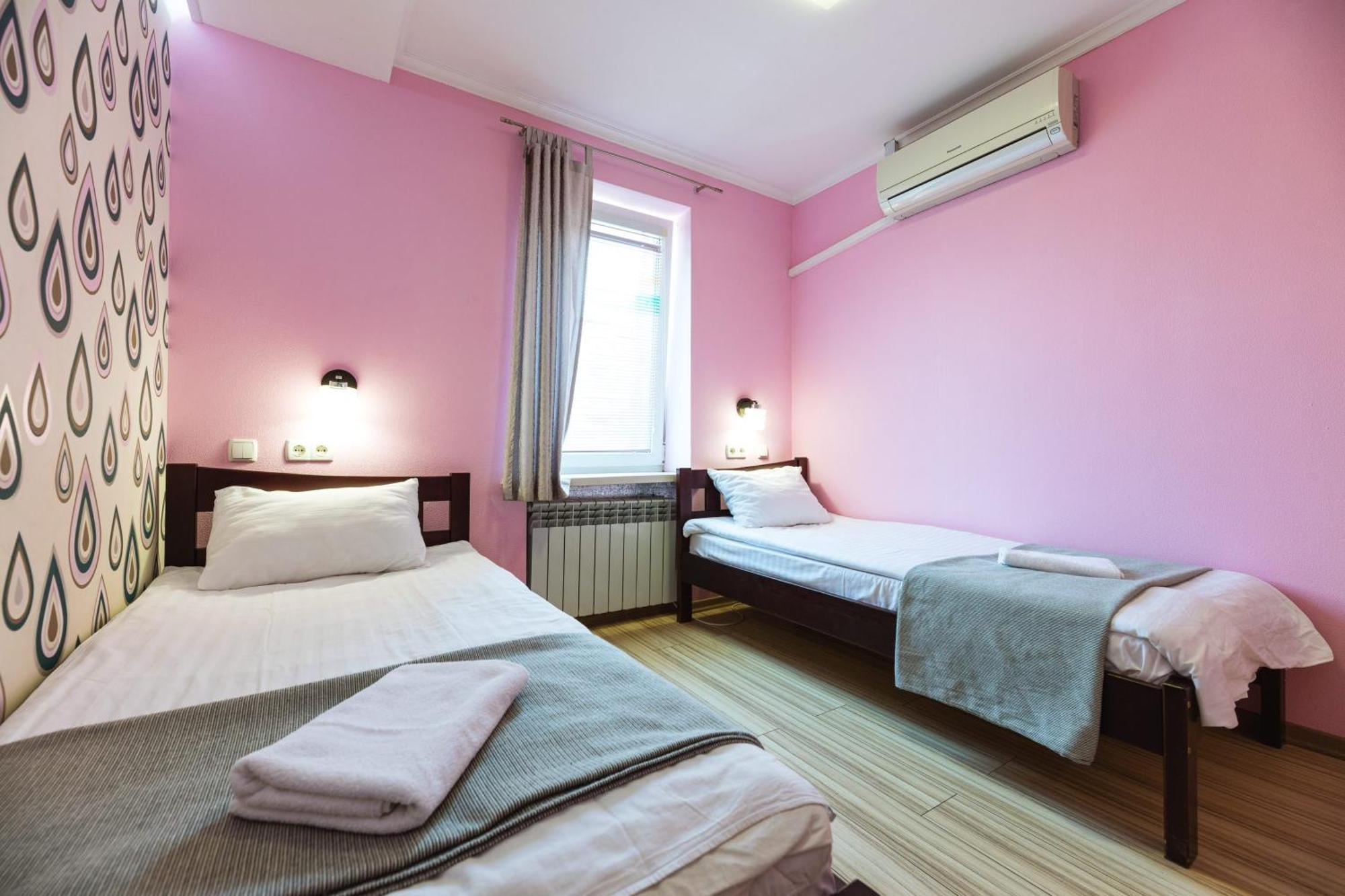 Guest House "Golden Gate 911 " Kyiv Exterior foto