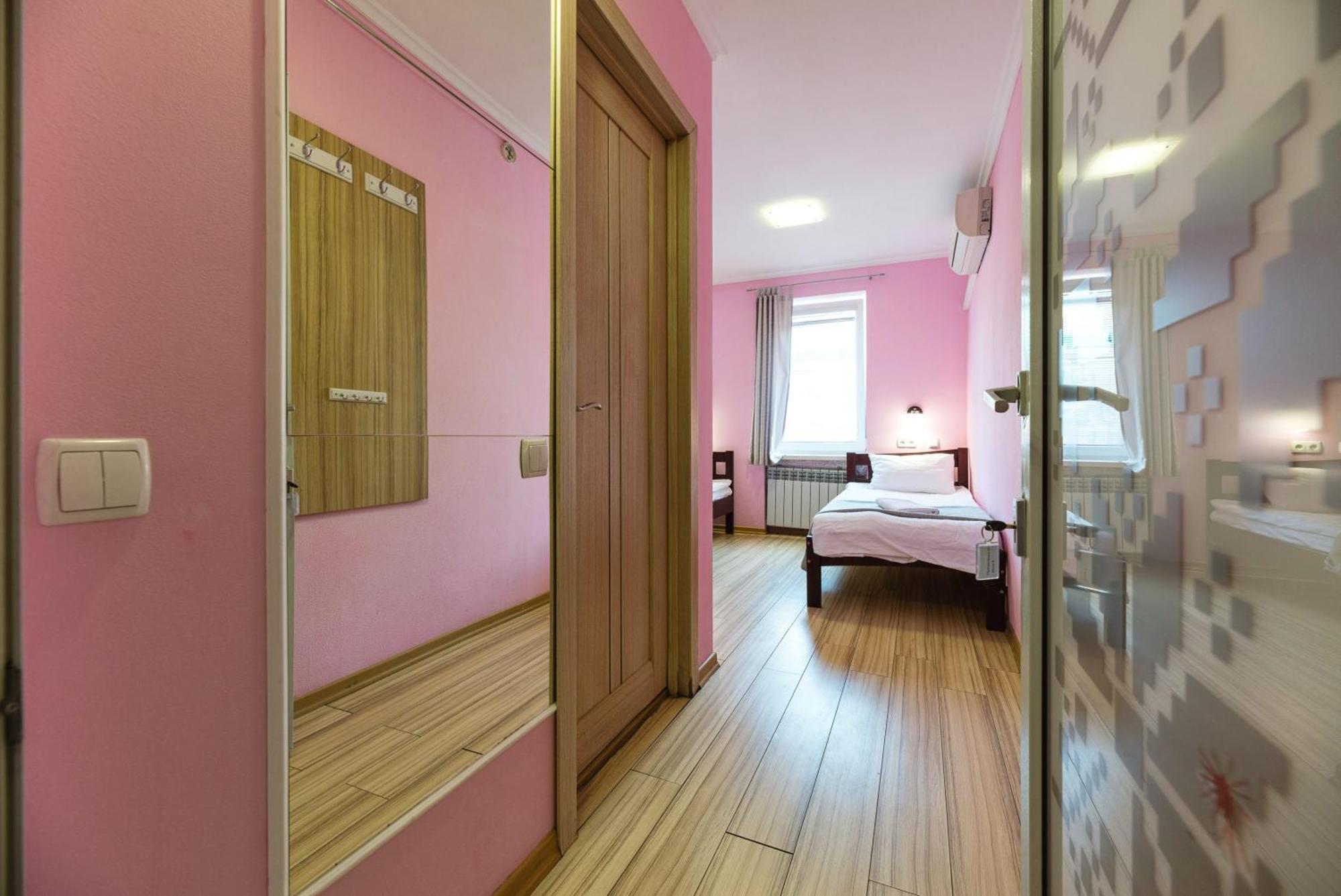 Guest House "Golden Gate 911 " Kyiv Exterior foto
